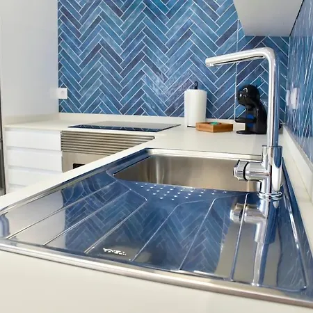 Ballesteros Place Sunset A アパート *